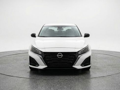 Used 2025 Nissan Altima 2.5 SV image 2