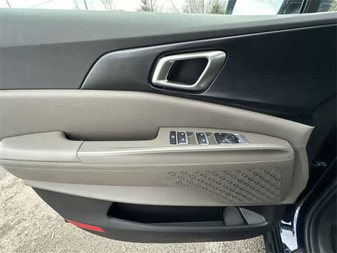 Used 2025 Kia Carnival image 18