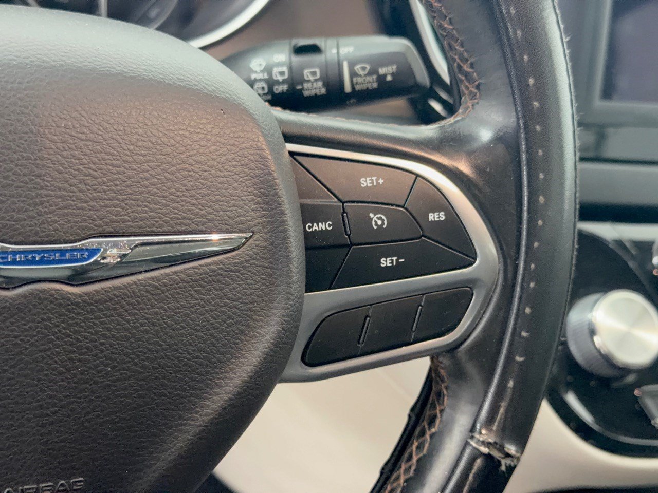 Used 2019 Chrysler Pacifica Touring-L FWD image 19