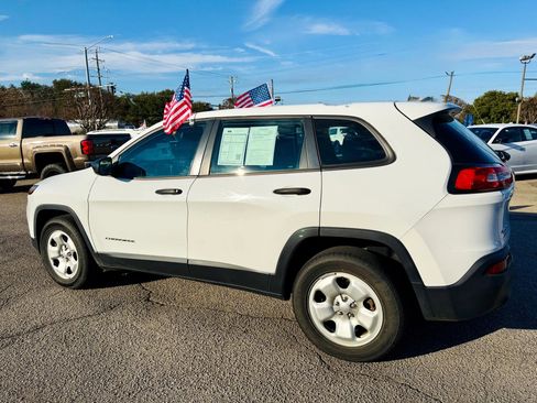 Used 2014 Jeep Cherokee Sport image 23