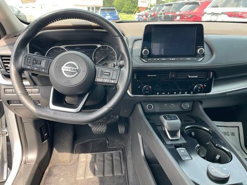 Used 2021 Nissan Rogue SV w/ Premium Package AWD/4WD image 14