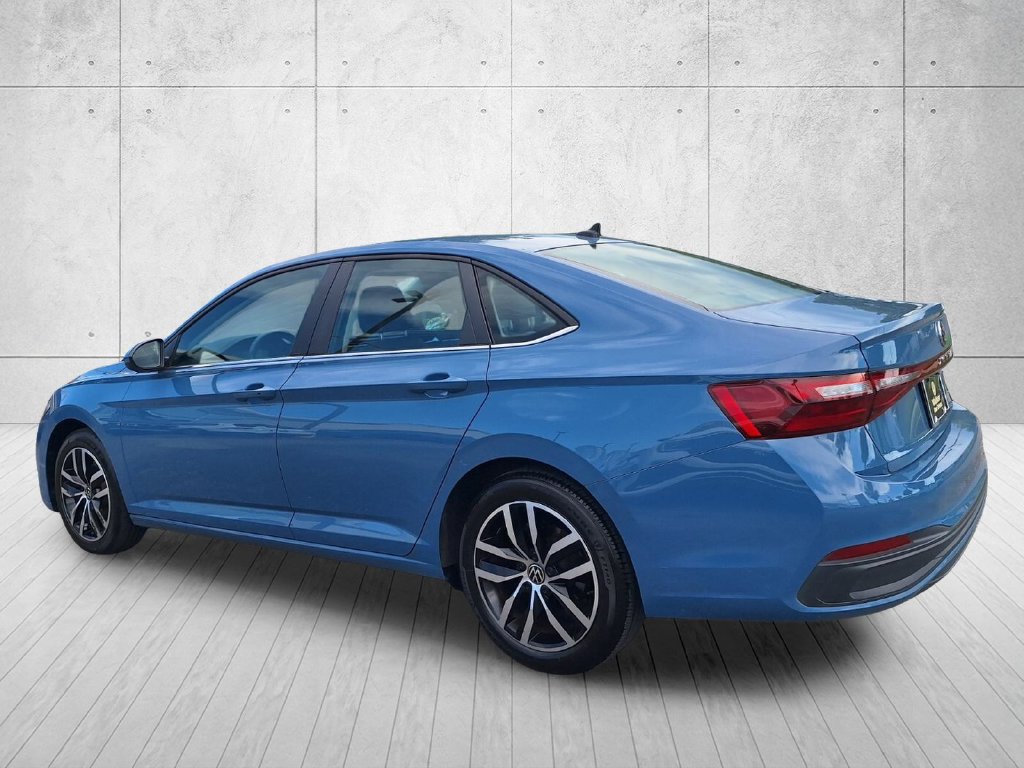 Used 2025 Volkswagen Jetta SE FWD image 7