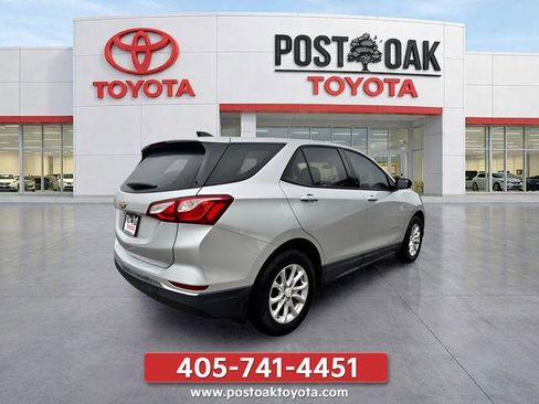 Used 2018 Chevrolet Equinox LS FWD image 9