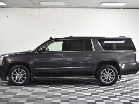 Used 2016 GMC Yukon XL Denali image 2