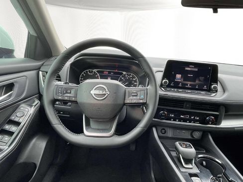 Used 2026 Nissan Rogue SV FWD image 12