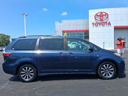 Used 2019 Toyota Sienna XLE Premium AWD/4WD image 3