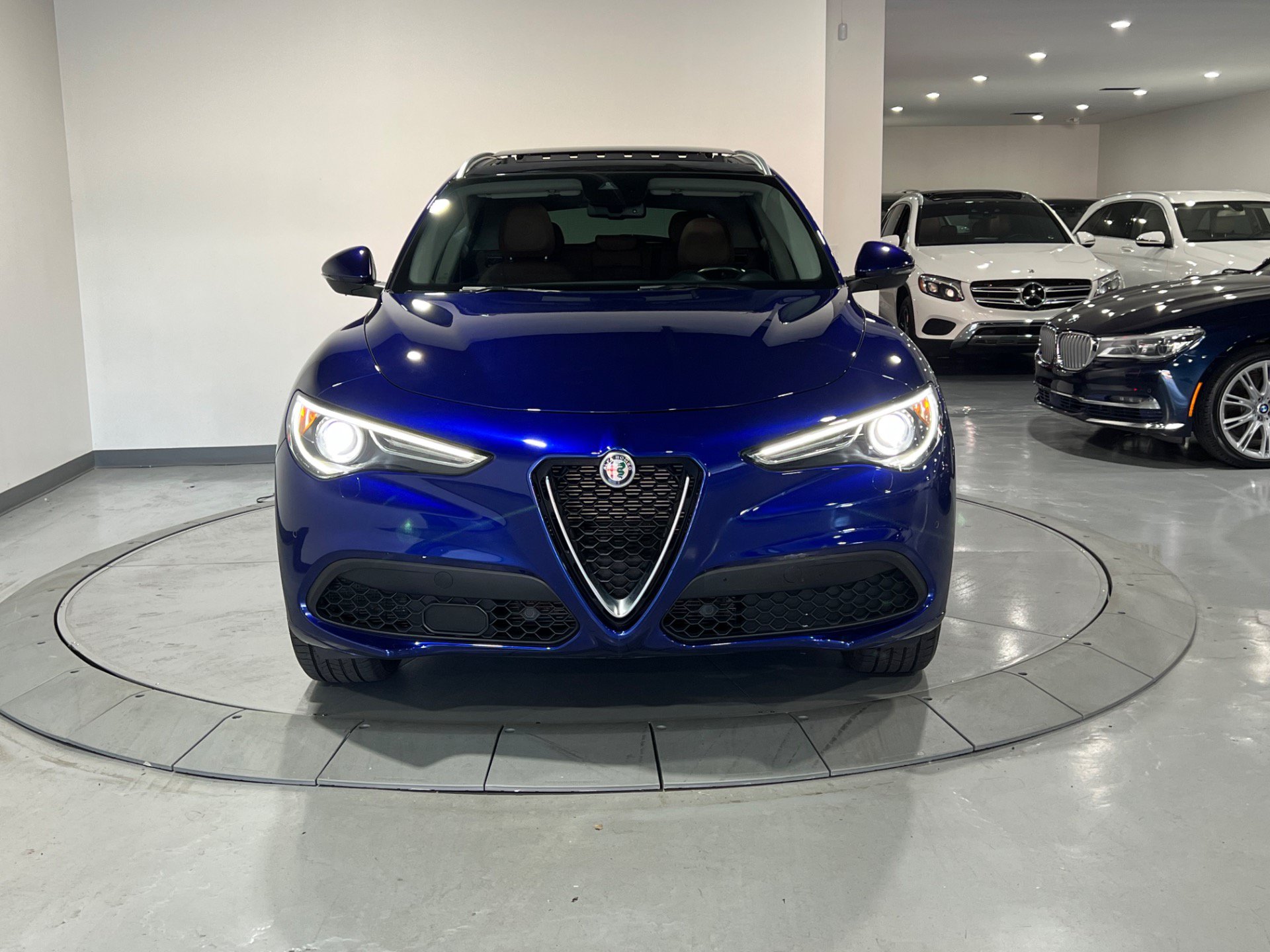 Used 2021 Alfa Romeo Stelvio Ti w/ Premium Package AWD/4WD image 11