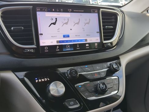 Used 2023 Chrysler Pacifica Touring-L image 24