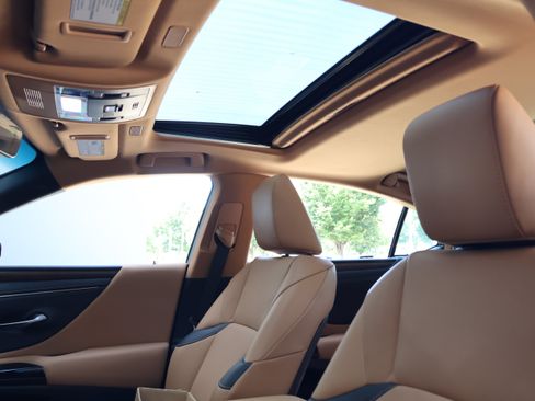 Used 2023 Lexus ES 350 w/ Premium Package FWD image 31