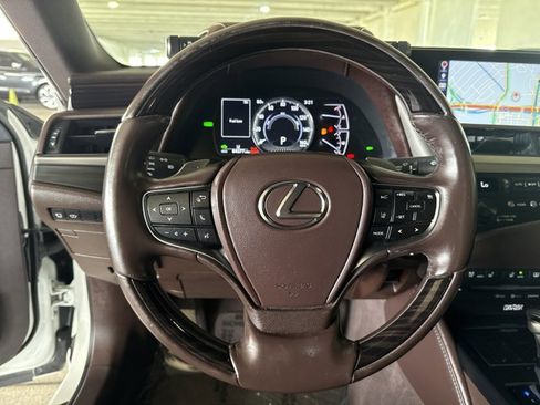 Used 2019 Lexus ES 300h Ultra Luxury w/ Accessory Package 2 image 14