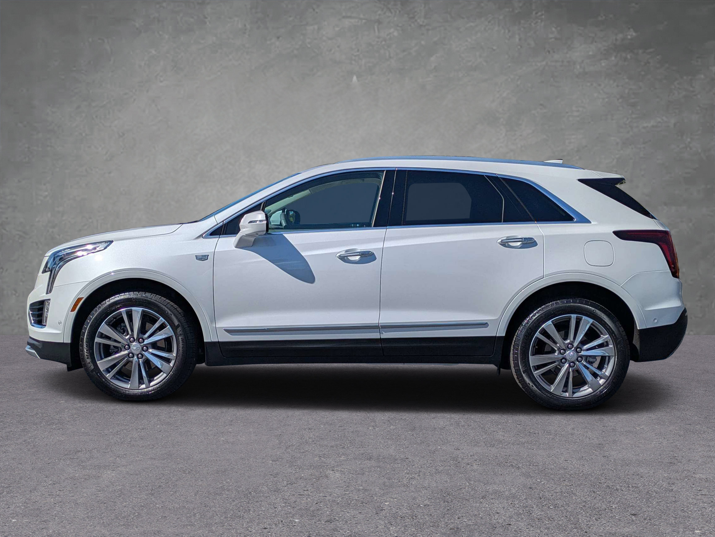 Certified 2024 Cadillac XT5 Premium Luxury w/ Technology Package FWD image 2