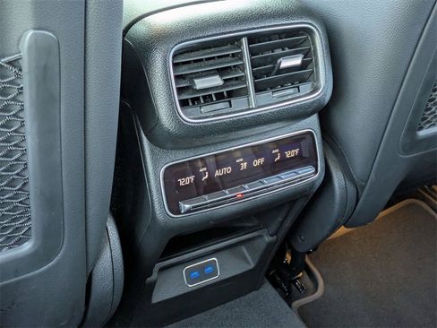 Used 2024 Mercedes-Benz GLS 450 4MATIC image 27