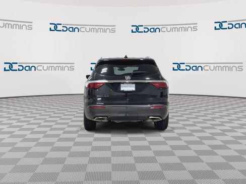 Used 2023 Buick Enclave Essence w/ LPO, Floor Liner Package FWD image 7
