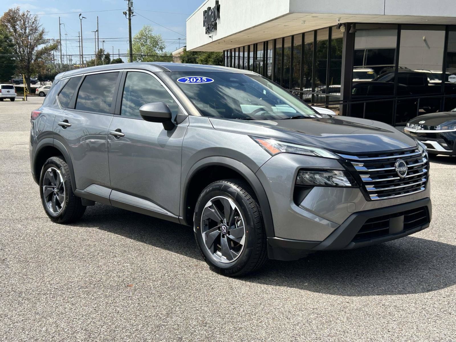 Used 2025 Nissan Rogue SV AWD/4WD image 1