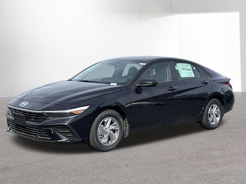 New 2026 Hyundai Elantra SE FWD image 1