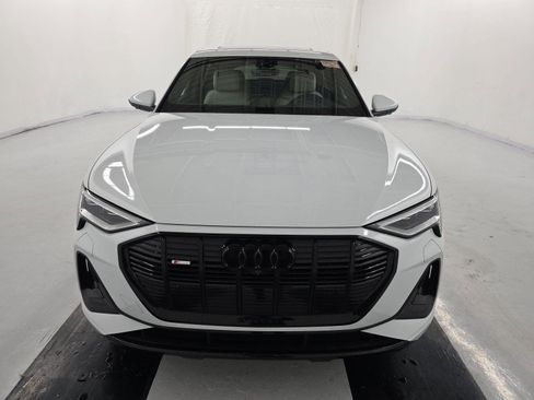 Used 2023 Audi e-tron Premium w/ Convenience Plus Package image 3