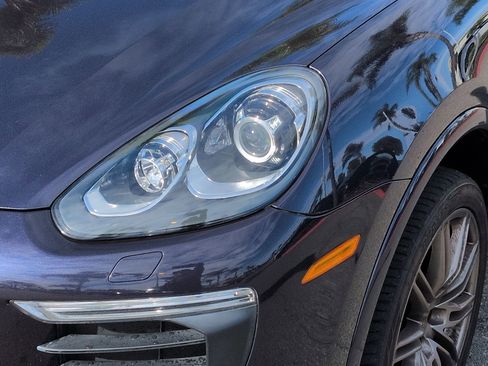 Used 2017 Porsche Cayenne Platinum Edition image 6