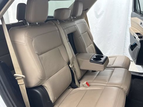 Used 2024 Ford Explorer Limited AWD/4WD image 24