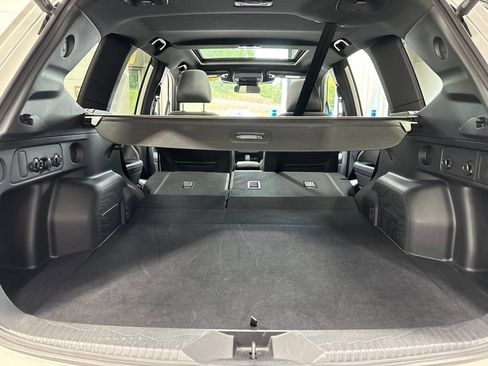 Used 2025 Subaru Forester Premium AWD/4WD image 40