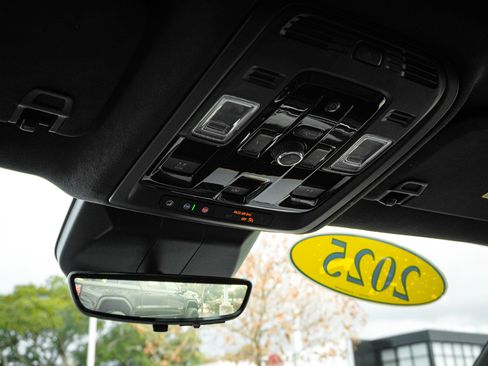 Used 2025 Cadillac Escalade Sport Platinum w/ LPO, ONYX Package image 27