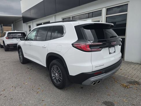 Certified 2025 GMC Acadia Elevation FWD image 5