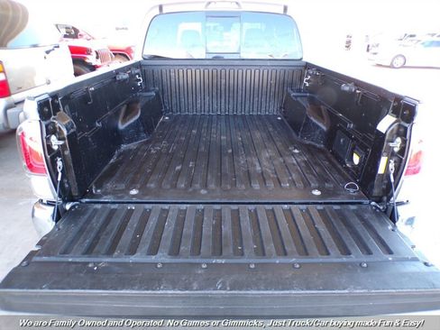 Used 2020 Toyota Tacoma TRD Off-Road image 9