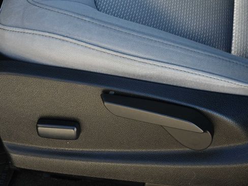 Used 2017 GMC Canyon 2WD Crew Cab w/ Convenience Package image 28