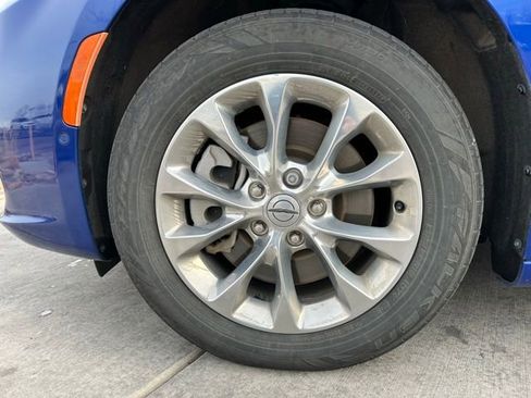 Used 2021 Chrysler Pacifica Touring-L w/ Uconnect Theater Family Group image 31