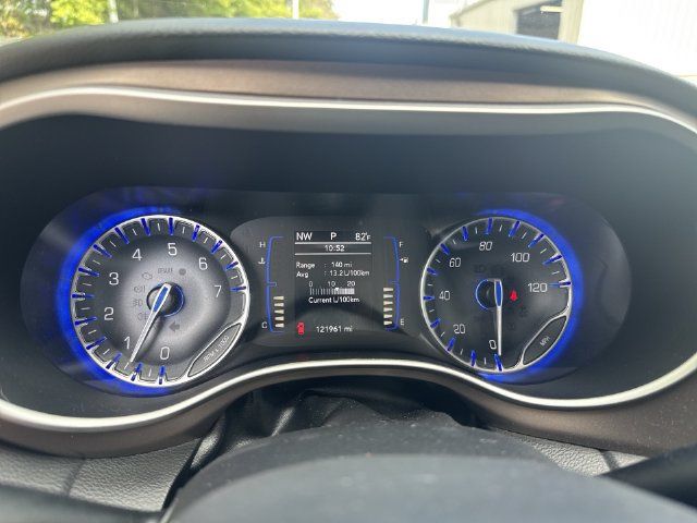 Used 2018 Chrysler Pacifica Touring-L FWD image 21