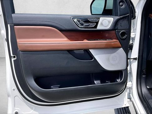 Used 2022 Lincoln Navigator Reserve RWD image 17