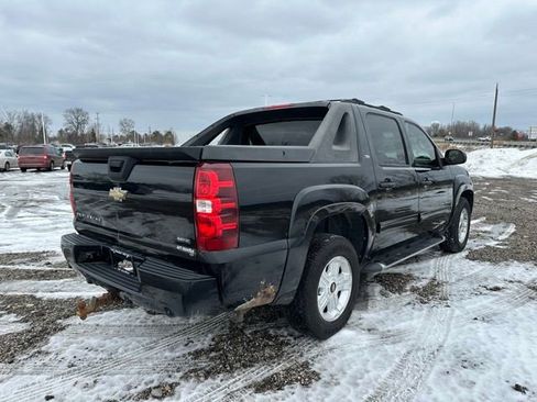 Used 2011 Chevrolet Avalanche LT w/ Suspension Package, Off-Road image 6