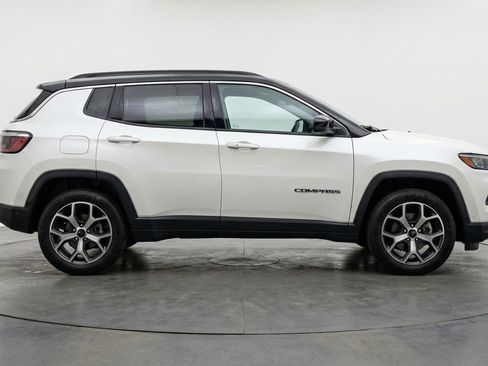 Used 2025 Jeep Compass Limited image 11