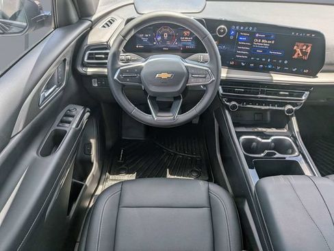 Used 2026 Chevrolet Traverse LT w/ Sun and Wheel Package FWD image 18