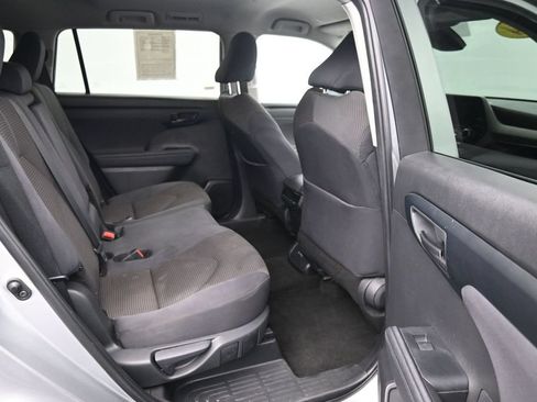 Used 2024 Toyota Highlander LE AWD/4WD image 12