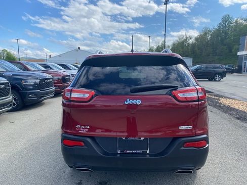Used 2015 Jeep Cherokee Latitude w/ Cold Weather Group AWD/4WD image 3