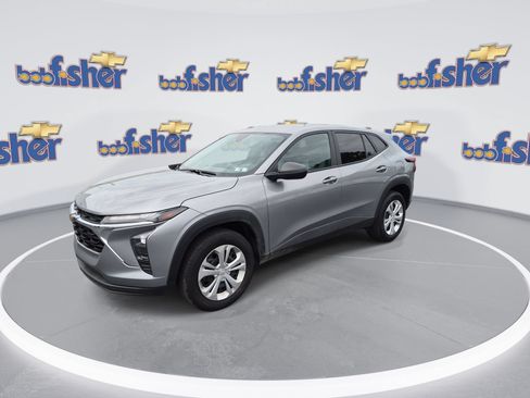 Certified 2026 Chevrolet Trax LS w/ Driver Confidence Package FWD image 9