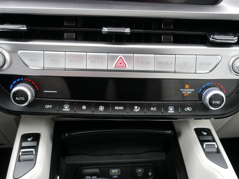 Certified 2024 Kia Telluride S w/ S Sunroof Package image 23