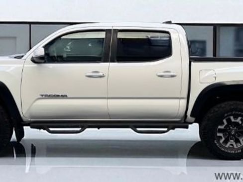 Used 2021 Toyota Tacoma TRD Off-Road w/ Technology Package image 3