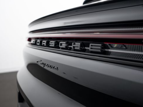 Certified 2025 Porsche Cayenne Coupe AWD/4WD image 28