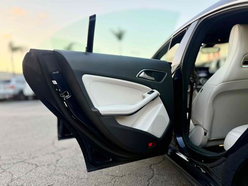 Used 2018 Mercedes-Benz CLA 250 image 29