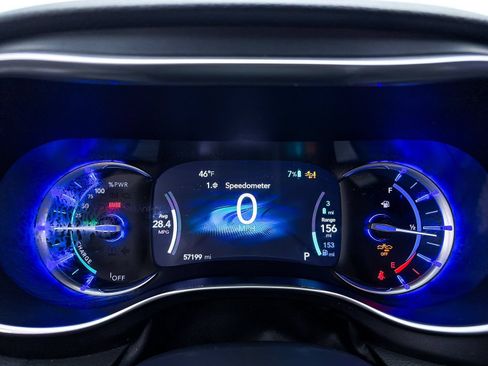 Used 2020 Chrysler Pacifica Limited w/ Advanced Safetytec Group FWD image 36