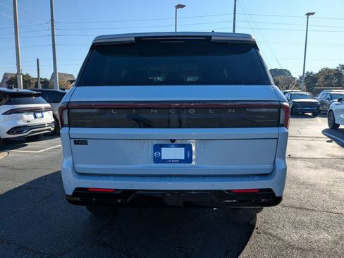 New 2026 Lincoln Navigator Reserve image 5