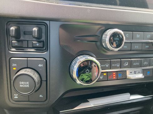 Certified 2024 Ford F350 Platinum w/ FX4 Off-Road Package image 21