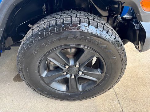 Used 2021 Jeep Wrangler Unlimited Sahara AWD/4WD image 34