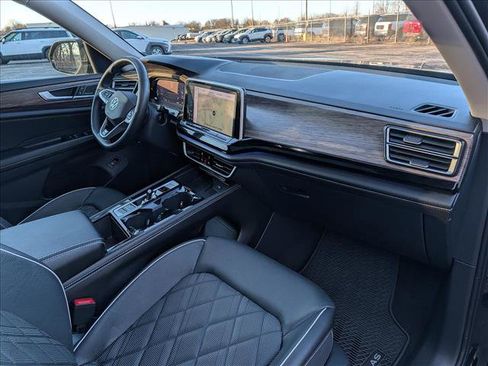 Certified 2025 Volkswagen Atlas SEL Premium R-Line image 15