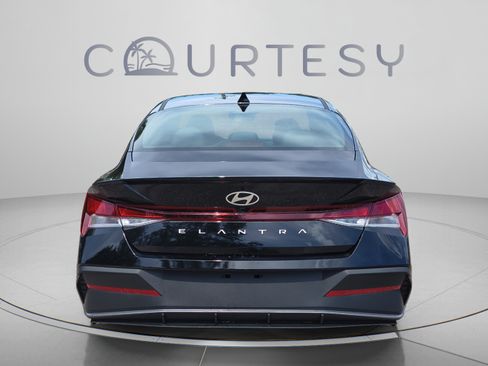 New 2026 Hyundai Elantra SEL Sport FWD image 4