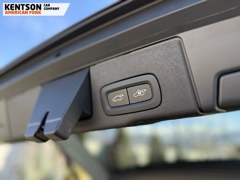 Used 2025 Volvo XC60 B5 Core image 40