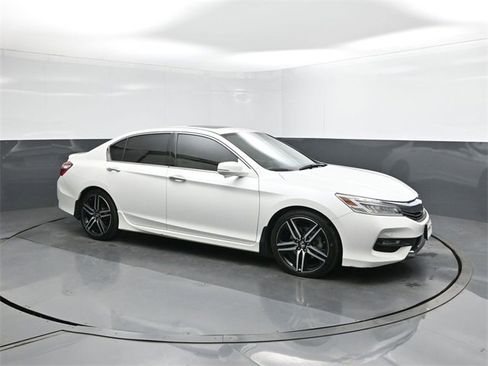 Used 2016 Honda Accord Touring image 17