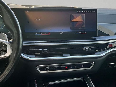 Used 2023 BMW X7 M60i image 10