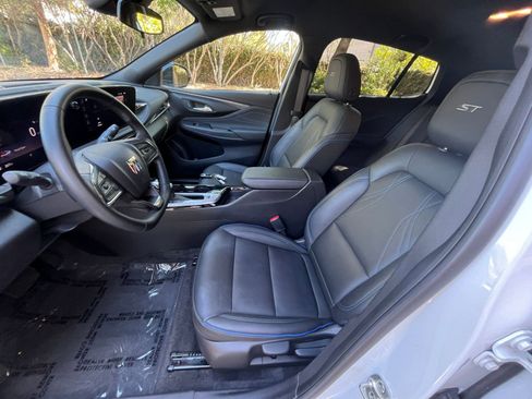 Used 2025 Buick Envista Sport Touring image 24